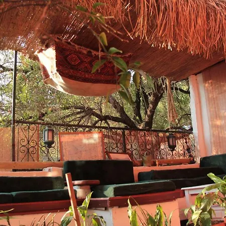 Pembe Yunus Hotel *