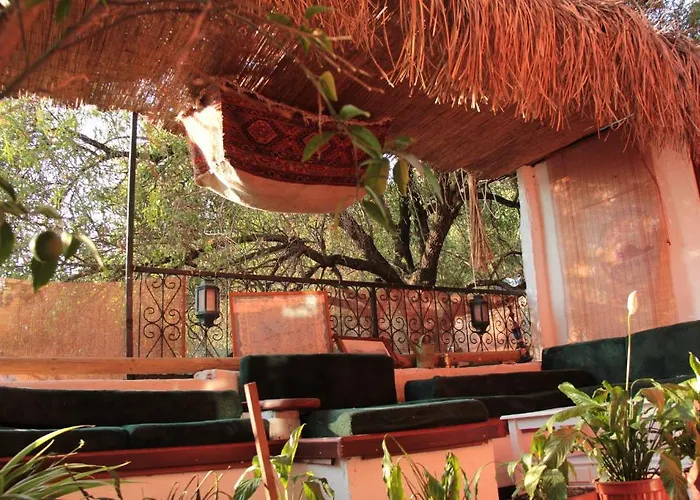 Pembe Yunus Ξενοδοχείο *